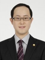 北川 英佑弁護士