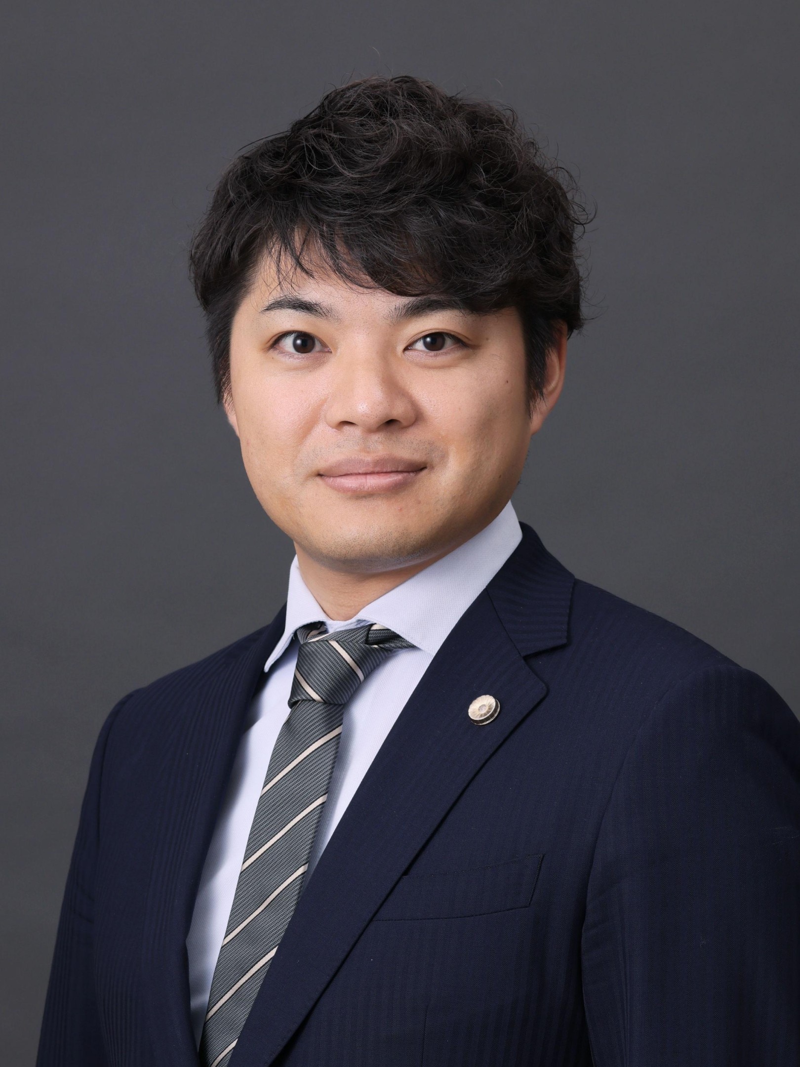 村岡 つばさ弁護士