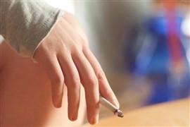 未成年の禁煙治療にも「保険」を適用すべき? 弁護士が指摘する現行制度の「矛盾」