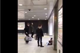 女性が幼児を「蹴り倒す」動画にコメント殺到 「児童虐待」を目撃したら何をすべき?