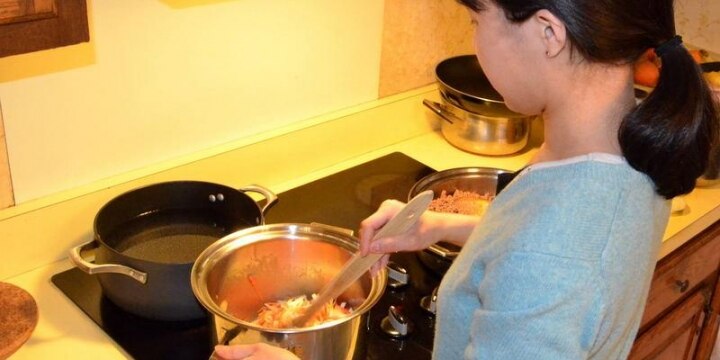 妻の作った「手料理」食べずにゴミ箱に捨てる夫・・・「精神的DV」ではないか?