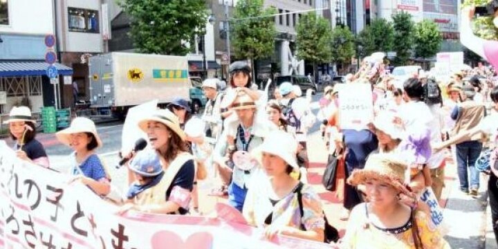 安保法案反対のママたち「渋谷ジャック」街宣デモ「だれの子どもも、ころさせない」