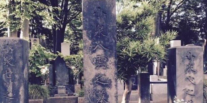 亡くなった有名人の墓を訪ね歩く「墓マイラー」 法的な問題はないのか?
