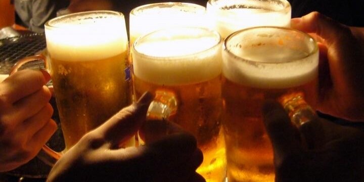 「タダで食べ放題」相席居酒屋で、大食い女性に「退店して」――店の対応は許される?