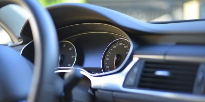前夜の酒が残ったまま、朝の「酒気帯び運転」で事故ーーなぜ「無罪判決」が出たのか?