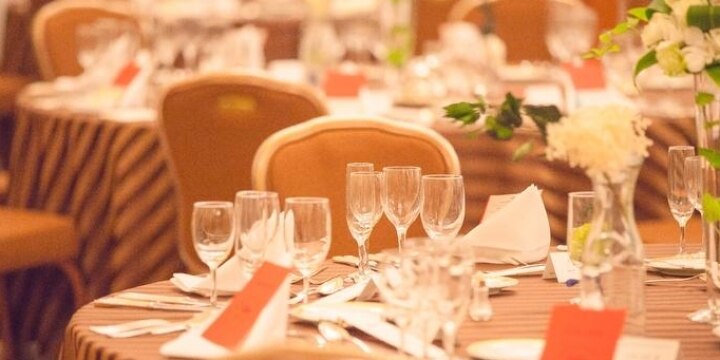 レストランウェディングの厨房で「サル!」と暴言吐くシェフ――目撃者はどうすべき?