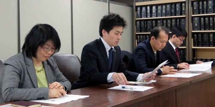 「難民審査の事情聴取」で書類を投げられたケースも・・・弁護士会が難民申請者を調査
