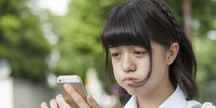 教師が女子生徒にLINE1600回「きみのことだけを考えるね」、犯罪では?