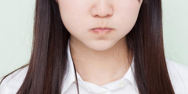 天然パーマでいじめられ「縮毛矯正」した娘に学校が「戻せ!」、そんな対応はアリ?