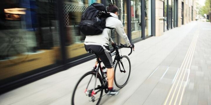 「自転車保険」義務付け条例相次ぐ…「リスクヘッジの手段として必須」弁護士が指摘