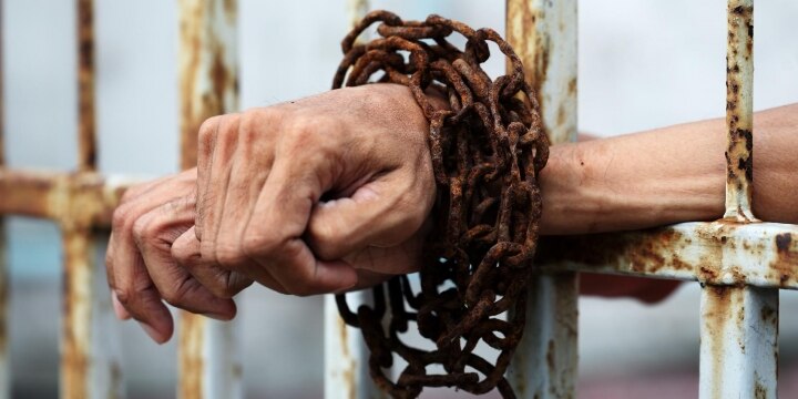 刑務所から行方不明の受刑者を寮の「屋上」で発見、「逃走罪」になる?
