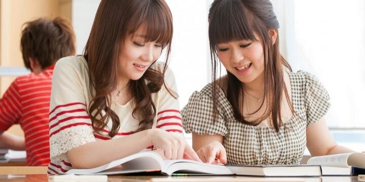 「5000円も出したくない」大学の参考書を友人と「シェア購入」法的な問題は?