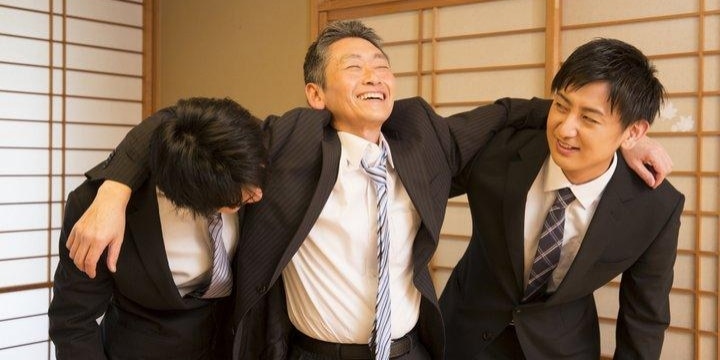 昭和の宴会、「裸踊り」で人間関係が深化? 今の日本で「披露」することの法的問題