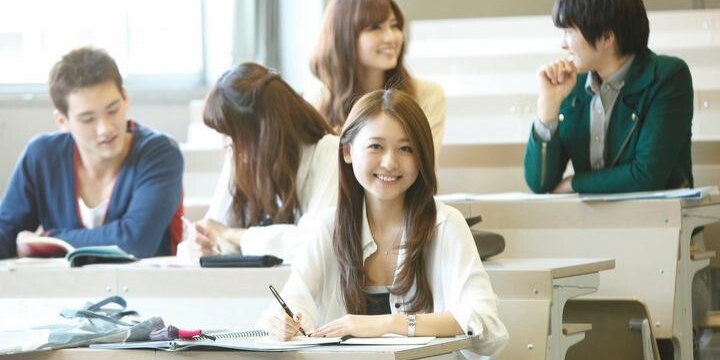 「改憲」で幼稚園から大学まで「教育無償化」案、憲法で定める意味はあるの?