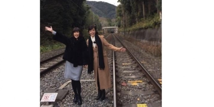 まだ16だから? 松本伊代さん線路内で写真撮影し謝罪…どんな罪になるのか