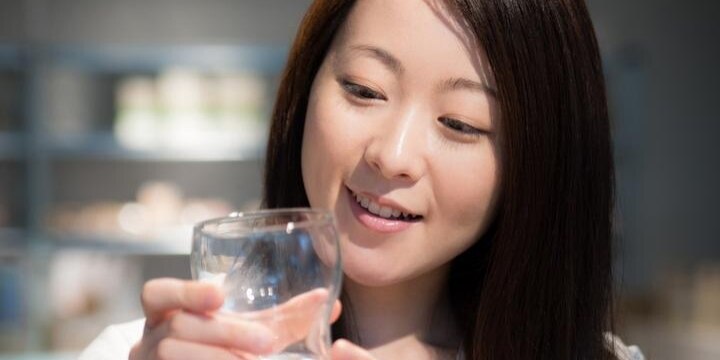 夜の飲食店「私も1杯いい?」とねだられ高額請求…弁護士「予防することが大切」