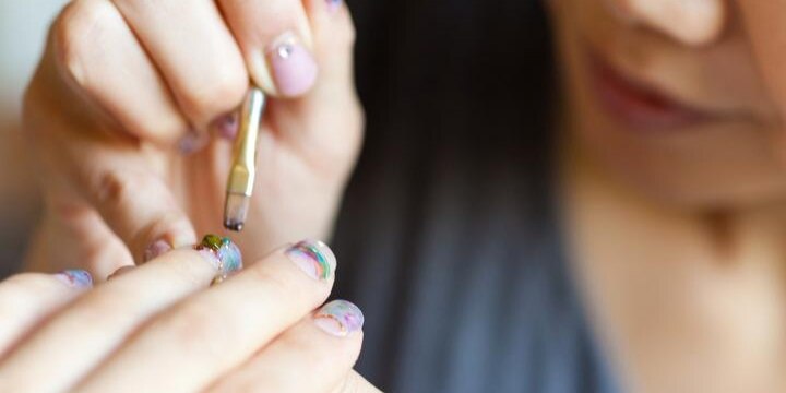 会社にバレず「ネイリストの副業をしたい」、税金から発覚するのはどんな場合か?