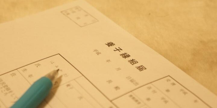 営利目的で「特別養子縁組」あっせん、団体元幹部逮捕…何が問題になったのか?