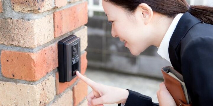 自宅に来る「宗教勧誘」が迷惑、断っても続くピンポン…やめさせるには?