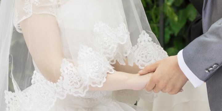 中川議員、不倫相手との「重婚ウェディング」報道が物議…法的に問題ないの?