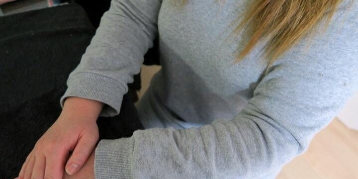 死んだ母に「ばかやろー、片耳返せ!」と叫んだ少女、壮絶な虐待からの生還(上)