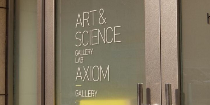 「ブラックボックス展」暗闇の中で痴漢被害の訴え…「主催者」側の法的責任は?