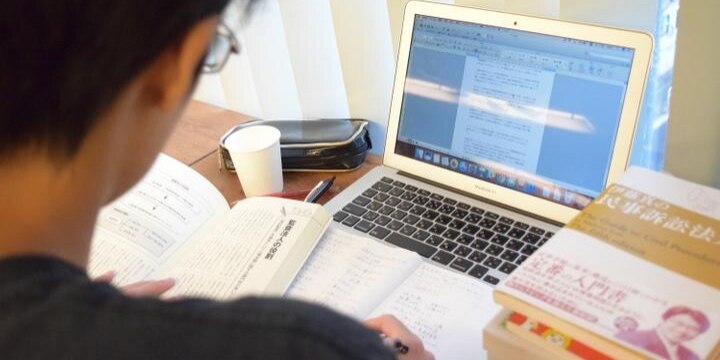 マックで「商品買わず」、延々と勉強する大学生…追い出すことはできないの?
