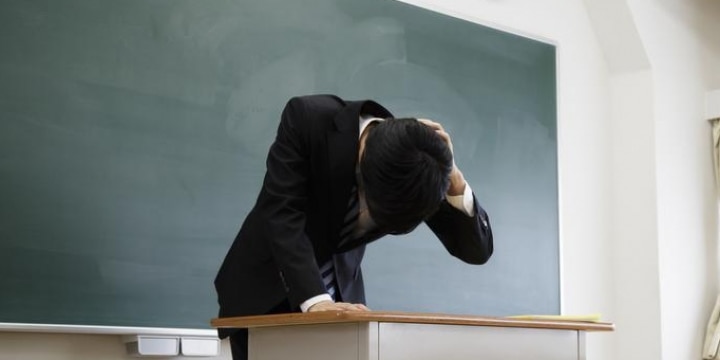 学習塾「年度途中に辞めたら損害賠償請求する」、そんな対応はアリ?