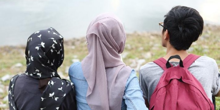 イスラム教の女性が頭に巻くヒジャーブを理由に「アルバイト不採用」は違法?