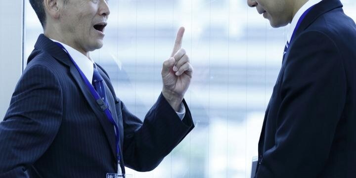 「うろちょろするな!」同僚を怒鳴り、退職に追い込むパワハラ従業員…クビにできる?