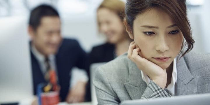 上司の告白、断ってもハート沢山のメール、仕事に干渉…セクハラで訴えることは可能?