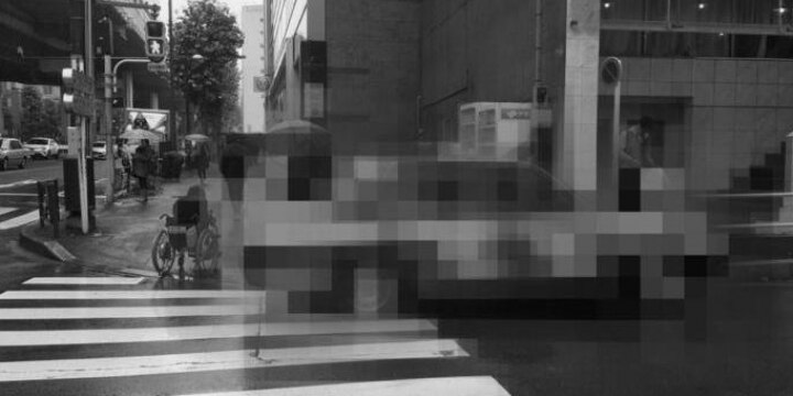 「乗る方は便利だけど…」横断歩道上で客を乗降車させるタクシー、違法じゃないの?