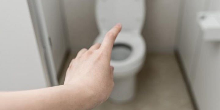 「お腹が痛かった」短大女子トイレ個室に入った男性逮捕、どんな場合に無罪になる?