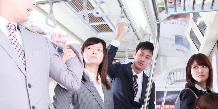 女性に体液かけたら、なぜ「暴行罪」? 長野五輪銅メダリストの容疑者逮捕
