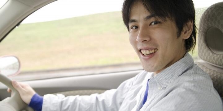「最高のストレス解消」ステレオ音量マックス、深夜に愛車で爆走…法的にアウト