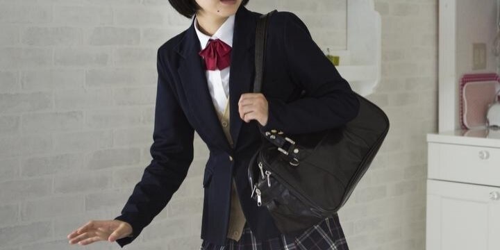 痴漢の高齢男性に女子高生が「回し蹴り」…正当防衛と過剰防衛の線引きは?
