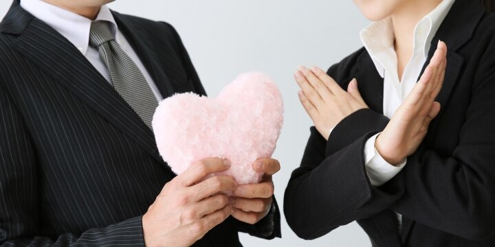 恋愛の「アプローチ」と「ストーキング」の違いを弁護士が徹底解説、ストーカーと呼ばれないために