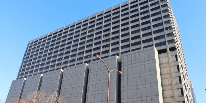 裁判所エレベーター停止、階段がまるで登山道…地下から18階まで上る人も