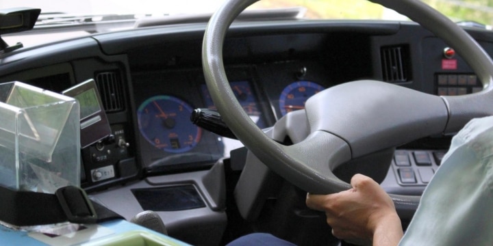 「8時間のインターバル規制では足りない!」バス運転手、睡眠4.5時間の過酷勤務