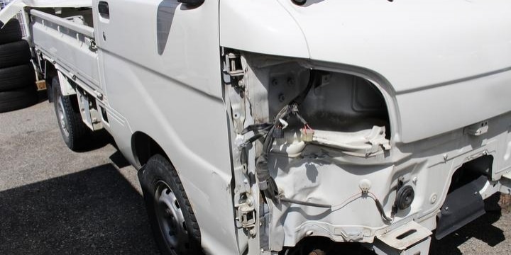 盗難車で「無免許運転」の中学生が事故、荷台にいた男子生徒死亡…刑事責任は?