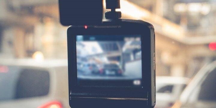 ドラレコで撮影した迷惑運転をYouTubeに…「お怒りごもっとも」だけど、名誉毀損の恐れも
