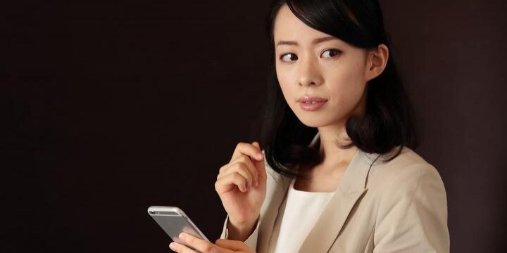 「浮気調査アプリ」彼女のスマホに無断インストールして逮捕…法的リスクを検証
