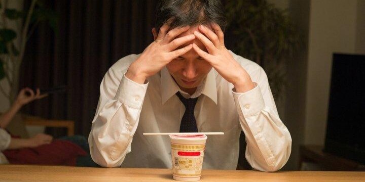「メシハラ妻」に別室で食事させられる夫たち、おかずも違い悲痛…離婚できる?