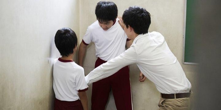 小6男児、昼休みの「ガチゲンカ」で顔面打撲の重傷、加害児童の法的責任を問える?
