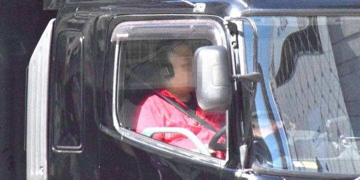 都心を走る他県の「爆音」アドトラック、ドライバーは「耳栓」→違法の可能性も