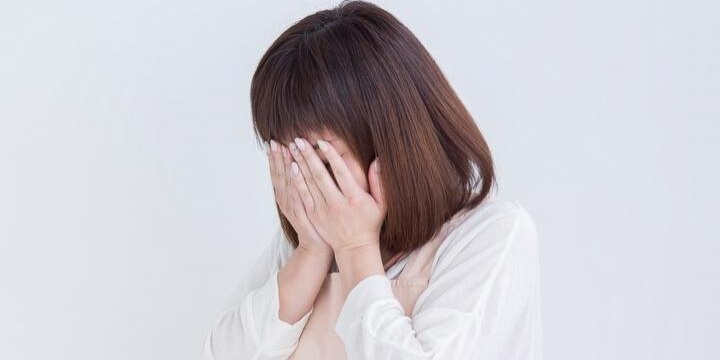 「体中を触られた」「殴られ、眼鏡が飛んだ」介護従事者へのハラスメント、犯罪の可能性も