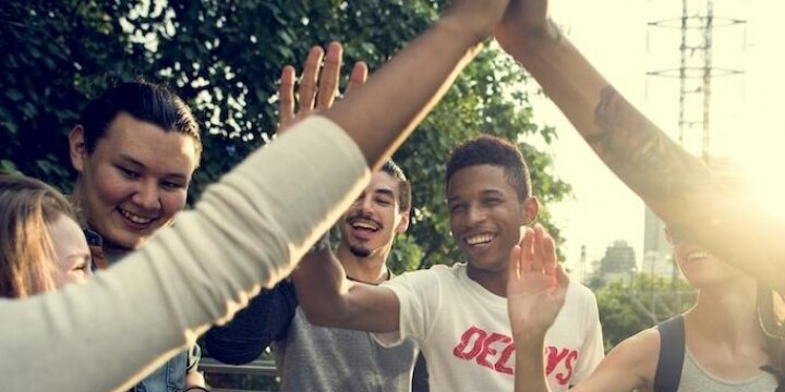 ハイタッチを「誤解」して殴った男性、「おとがめなし」になる?ポーランド戦後の悲劇