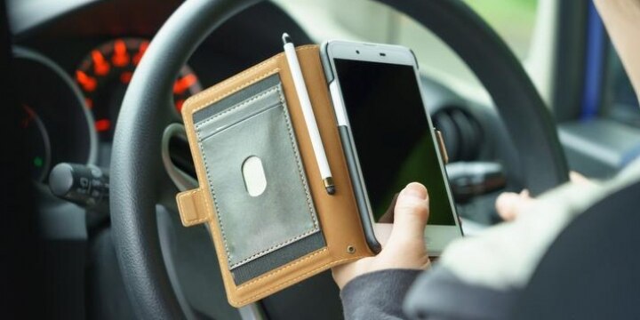 運転手に電話で「LINE見て」と促したらバスに追突! 通話相手が罪に問われたワケ