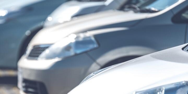 コンビニ「無断駐車」1万時間超えに「920万」の支払い命令…損害賠償額はどう決まる?