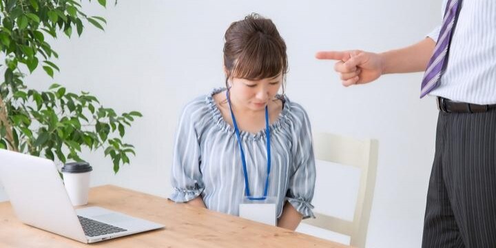 夏休み明け「なぜ土産を買ってこないんだ!」上司に嫌味を言われ散々…おかしくないか